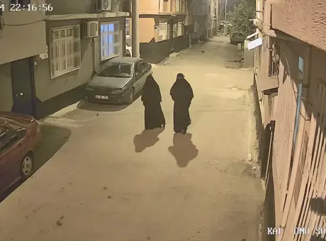 Adana'da çarşaflı hırsızlık! Kameralara yakalandılar: 1 gün önceden plan yaptıkları ortaya çıktı